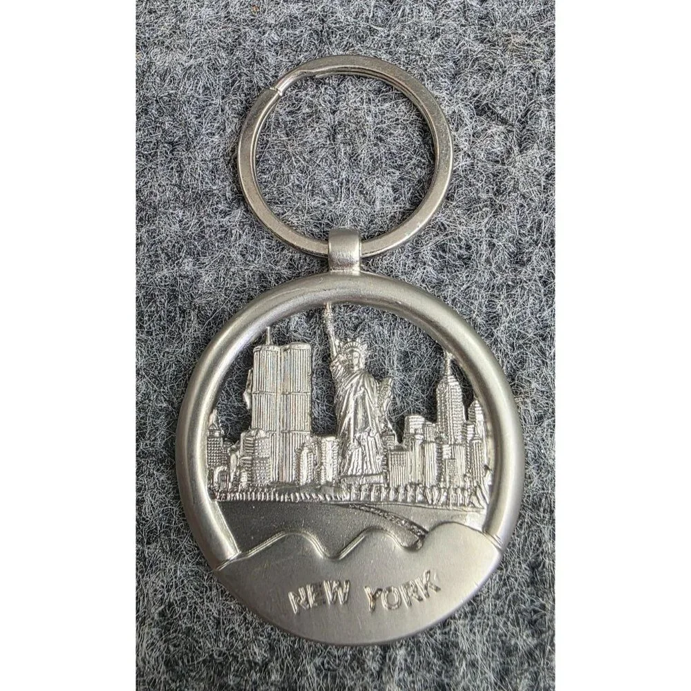 New York City Souvenir Keychain With Skyline & Statue Of Liberty Design